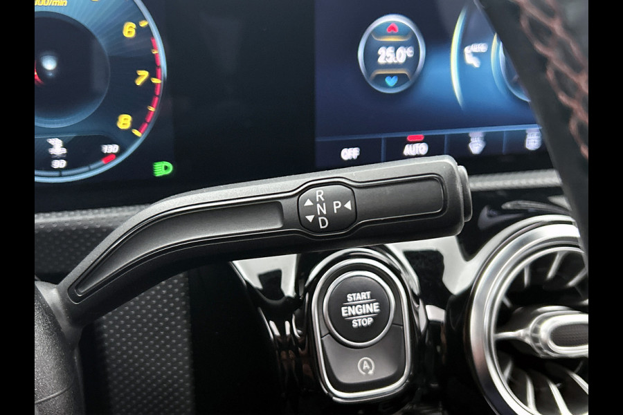 Mercedes-Benz A-Klasse 180 Business Solution AMG AMG Line | Night Pakket | Panorama Schuif-Kanteldak | Sfeerverlichting | Trekhaak | MultiBeam Koplampen | Achteruitrijcamera. Inclusief 24 maanden Mercedes-Benz Certified garantie voor Europa.