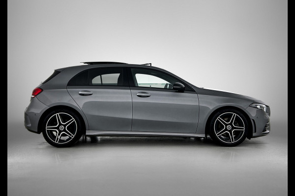 Mercedes-Benz A-Klasse 180 Business Solution AMG AMG Line | Night Pakket | Panorama Schuif-Kanteldak | Sfeerverlichting | Trekhaak | MultiBeam Koplampen | Achteruitrijcamera. Inclusief 24 maanden Mercedes-Benz Certified garantie voor Europa.