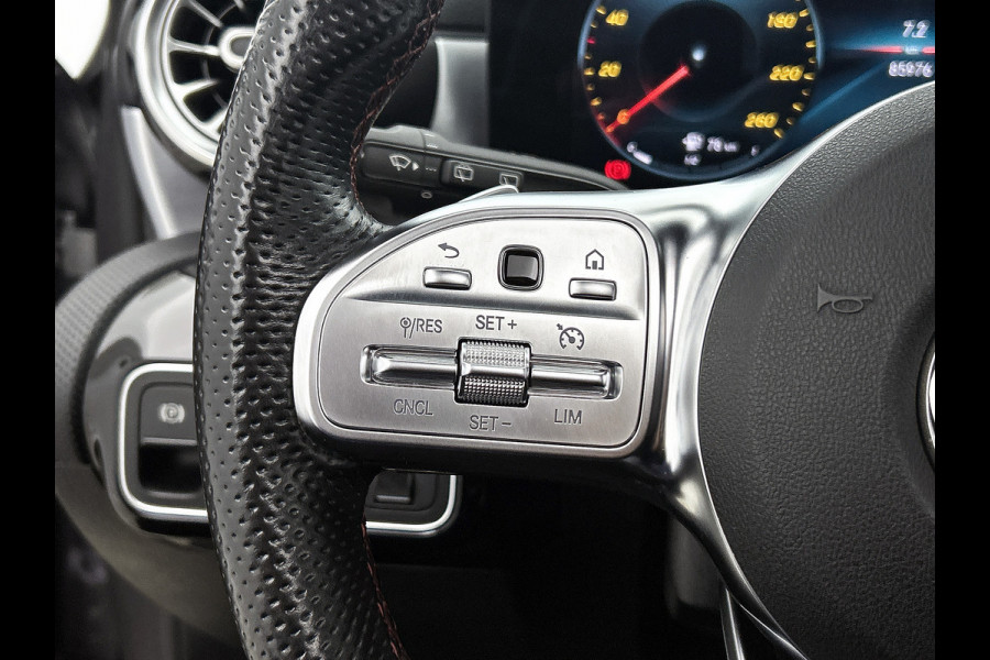 Mercedes-Benz A-Klasse 180 Business Solution AMG AMG Line | Night Pakket | Panorama Schuif-Kanteldak | Sfeerverlichting | Trekhaak | MultiBeam Koplampen | Achteruitrijcamera. Inclusief 24 maanden Mercedes-Benz Certified garantie voor Europa.