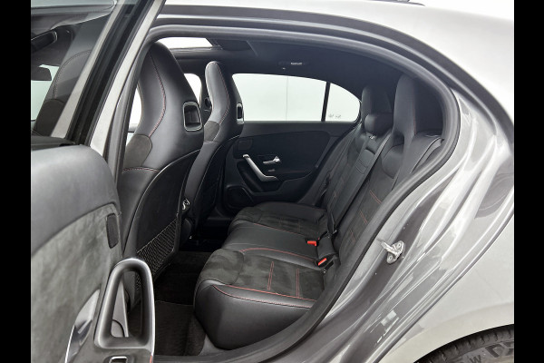 Mercedes-Benz A-Klasse 180 Business Solution AMG AMG Line | Night Pakket | Panorama Schuif-Kanteldak | Sfeerverlichting | Trekhaak | MultiBeam Koplampen | Achteruitrijcamera. Inclusief 24 maanden Mercedes-Benz Certified garantie voor Europa.