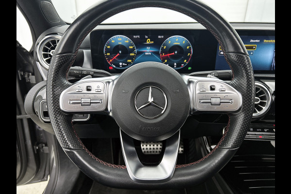 Mercedes-Benz A-Klasse 180 Business Solution AMG AMG Line | Night Pakket | Panorama Schuif-Kanteldak | Sfeerverlichting | Trekhaak | MultiBeam Koplampen | Achteruitrijcamera. Inclusief 24 maanden Mercedes-Benz Certified garantie voor Europa.
