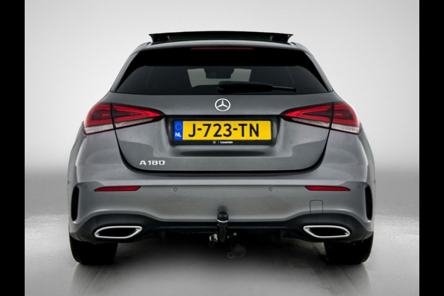 Mercedes-Benz A-Klasse 180 Business Solution AMG AMG Line | Night Pakket | Panorama Schuif-Kanteldak | Sfeerverlichting | Trekhaak | MultiBeam Koplampen | Achteruitrijcamera. Inclusief 24 maanden Mercedes-Benz Certified garantie voor Europa.