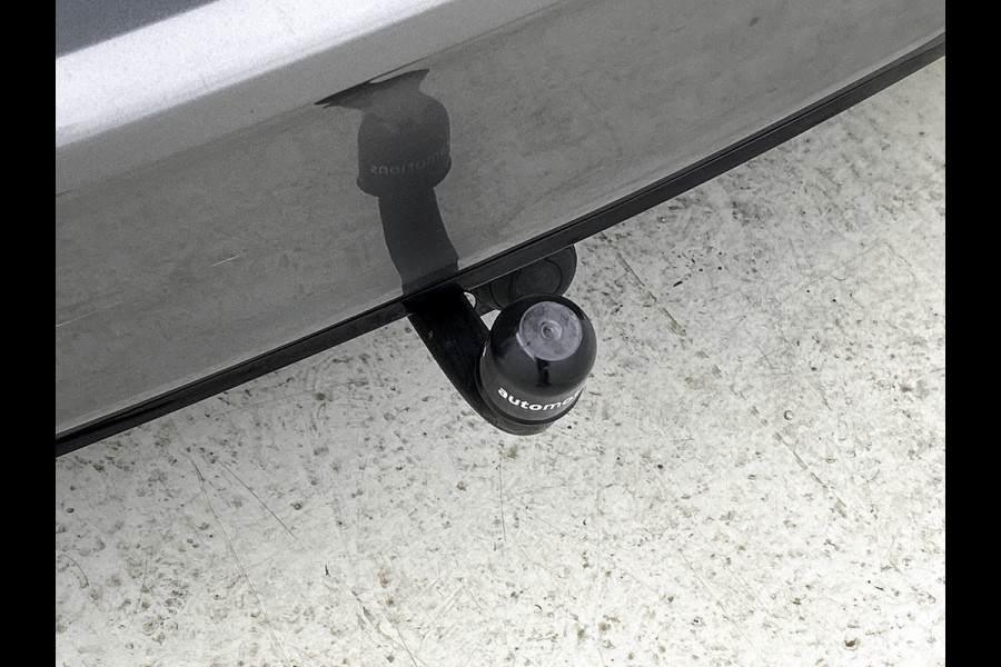 Mercedes-Benz A-Klasse 180 Business Solution AMG AMG Line | Night Pakket | Panorama Schuif-Kanteldak | Sfeerverlichting | Trekhaak | MultiBeam Koplampen | Achteruitrijcamera. Inclusief 24 maanden Mercedes-Benz Certified garantie voor Europa.