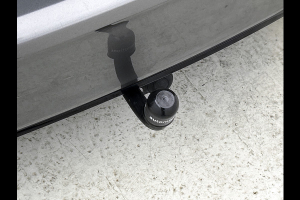 Mercedes-Benz A-Klasse 180 Business Solution AMG AMG Line | Night Pakket | Panorama Schuif-Kanteldak | Sfeerverlichting | Trekhaak | MultiBeam Koplampen | Achteruitrijcamera. Inclusief 24 maanden Mercedes-Benz Certified garantie voor Europa.