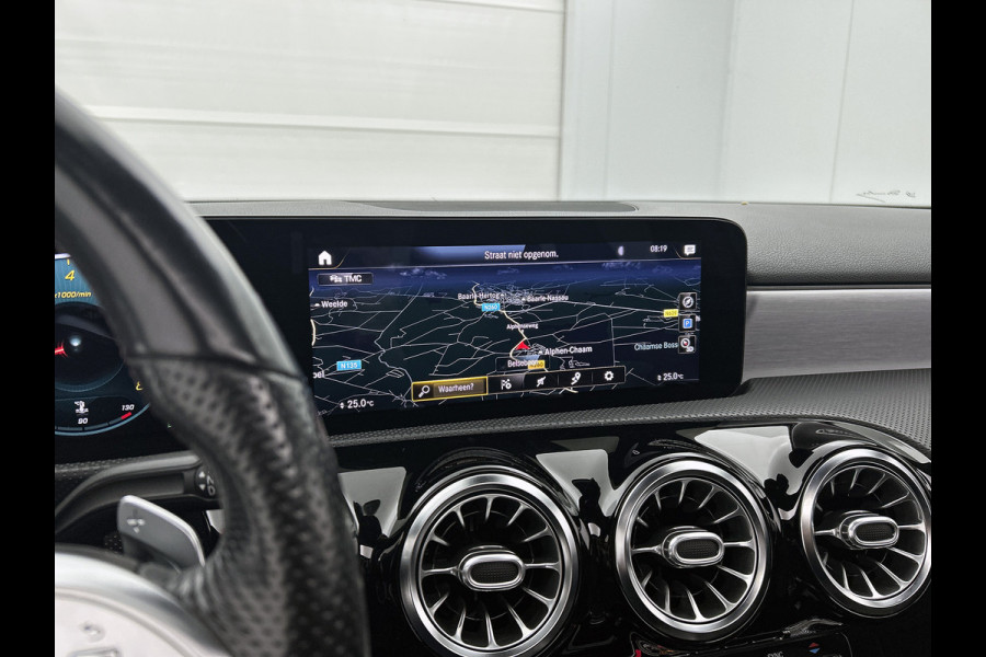 Mercedes-Benz A-Klasse 180 Business Solution AMG AMG Line | Night Pakket | Panorama Schuif-Kanteldak | Sfeerverlichting | Trekhaak | MultiBeam Koplampen | Achteruitrijcamera. Inclusief 24 maanden Mercedes-Benz Certified garantie voor Europa.
