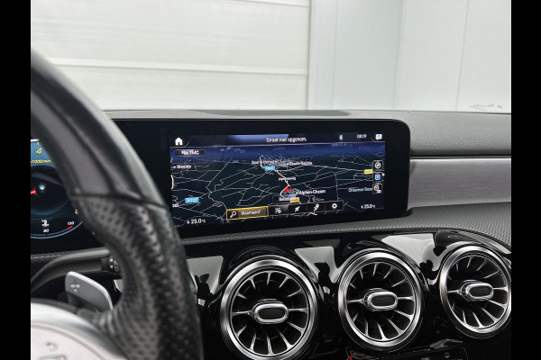 Mercedes-Benz A-Klasse 180 Business Solution AMG AMG Line | Night Pakket | Panorama Schuif-Kanteldak | Sfeerverlichting | Trekhaak | MultiBeam Koplampen | Achteruitrijcamera. Inclusief 24 maanden Mercedes-Benz Certified garantie voor Europa.