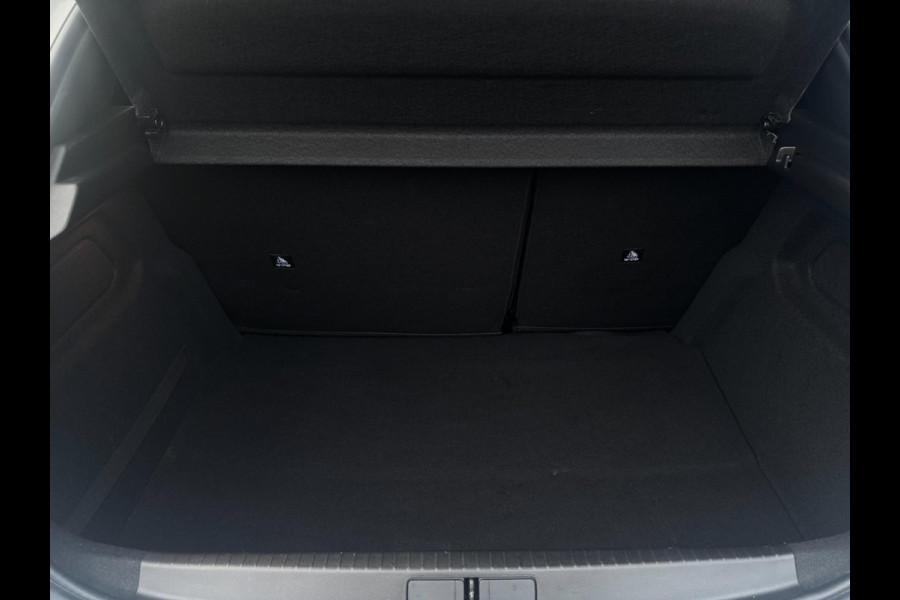 Peugeot 208 1.2 PureTech Active Pack LEDVERLICHTING / PARKEERSENSOREN / CARPLAY / CRUISE CONTROL / STOELVERWARMING / LMV / ECC