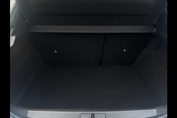 Peugeot 208 1.2 PureTech Active Pack LEDVERLICHTING / PARKEERSENSOREN / CARPLAY / CRUISE CONTROL / STOELVERWARMING / LMV / ECC