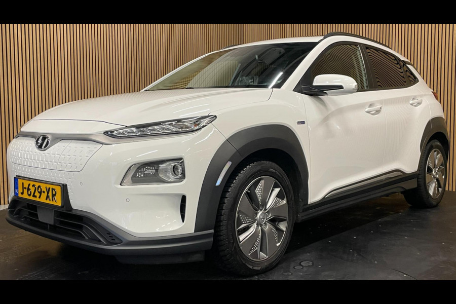 Hyundai Kona EV Premium 64 kWh|GROTE ACCU|100%SOH|FACELIFT|3-FASE|TREKH|DAK|HUD|LEDER|ACC|STUURVERW|STOELVERW+VENT|CAMERA|CARPLAY|