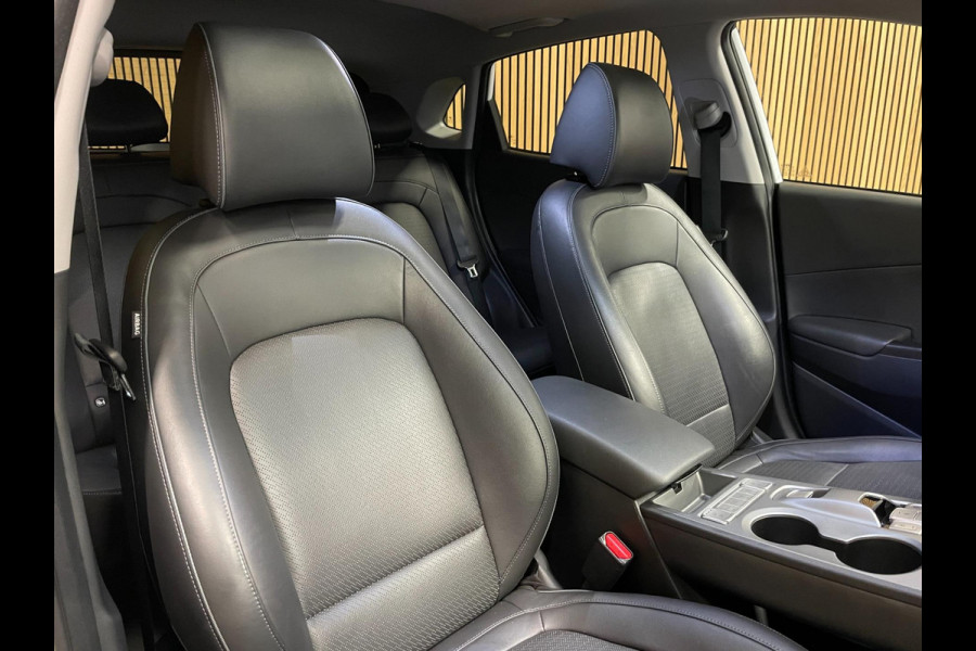 Hyundai Kona EV Premium 64 kWh|GROTE ACCU|100%SOH|FACELIFT|3-FASE|TREKH|DAK|HUD|LEDER|ACC|STUURVERW|STOELVERW+VENT|CAMERA|CARPLAY|
