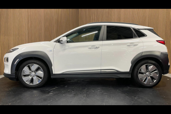 Hyundai Kona EV Premium 64 kWh|GROTE ACCU|100%SOH|FACELIFT|3-FASE|TREKH|DAK|HUD|LEDER|ACC|STUURVERW|STOELVERW+VENT|CAMERA|CARPLAY|