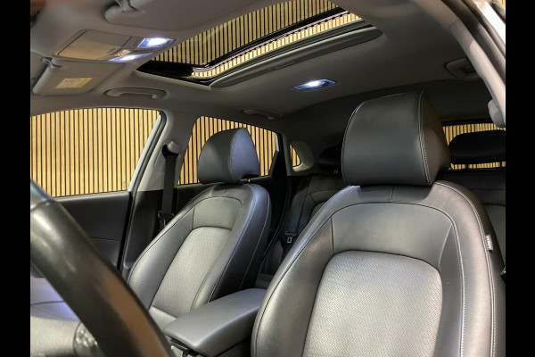 Hyundai Kona EV Premium 64 kWh|GROTE ACCU|100%SOH|FACELIFT|3-FASE|TREKH|DAK|HUD|LEDER|ACC|STUURVERW|STOELVERW+VENT|CAMERA|CARPLAY|