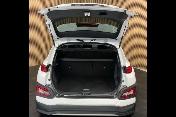 Hyundai Kona EV Premium 64 kWh|GROTE ACCU|100%SOH|FACELIFT|3-FASE|TREKH|DAK|HUD|LEDER|ACC|STUURVERW|STOELVERW+VENT|CAMERA|CARPLAY|