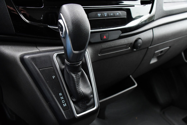 Ford Transit 350 2.0 TDCI L3H2 Black Edition Camera, Adaptieve Cruise, 170pk, Carplay, NAVI Automaat, Sensoren, Trekhaak, Uniek!