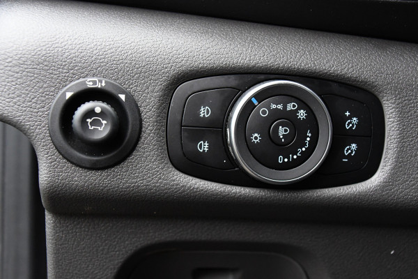 Ford Transit 350 2.0 TDCI L3H2 Black Edition Camera, Adaptieve Cruise, 170pk, Carplay, NAVI Automaat, Sensoren, Trekhaak, Uniek!