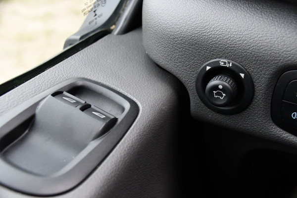 Ford Transit 350 2.0 TDCI L3H2 Black Edition Camera, Adaptieve Cruise, 170pk, Carplay, NAVI Automaat, Sensoren, Trekhaak, Uniek!