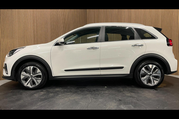 Kia e-Niro DynamicLine 64 kWh|93,6% SOH|NW LOGO|FACELIFT|3-FASE|1/2 LEDER|ACC|CARPLAY|CAMERA|STOELVERW|IN. BTW|1e EIG|NL-AUTO|NAP|