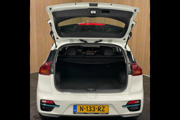 Kia e-Niro DynamicLine 64 kWh|93,6% SOH|NW LOGO|FACELIFT|3-FASE|1/2 LEDER|ACC|CARPLAY|CAMERA|STOELVERW|IN. BTW|1e EIG|NL-AUTO|NAP|