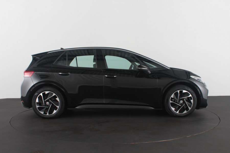 Volkswagen ID.3 Pro 58 kWh > 204pk / Facelift / All season banden 18 inch / Grenadilla Black Metallic