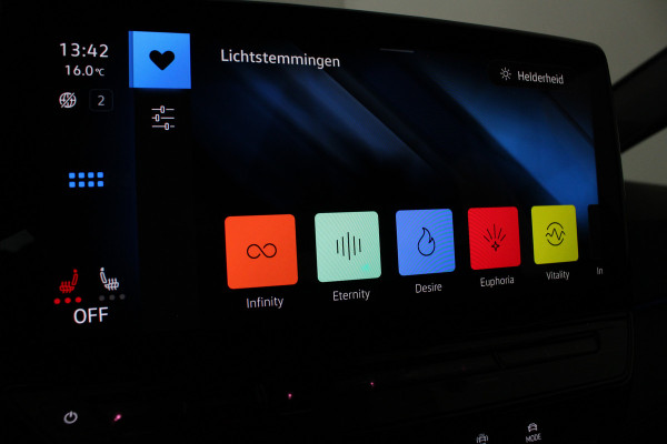 Volkswagen ID.3 Pro 58 kWh > 204pk / Facelift / All season banden 18 inch / Grenadilla Black Metallic