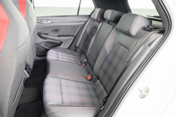 Volkswagen Golf GTI 2.0 195 kW / 265 pk TSI Hatchback 7 versn. DSG | Verlengde garantie | Panoramadak | Head up Display | Harman Kardon |