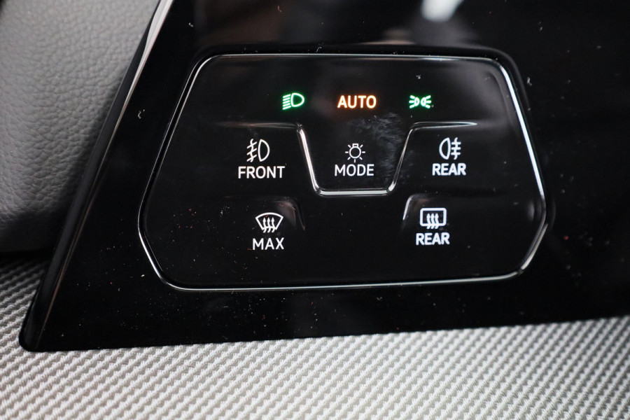 Volkswagen Golf GTI 2.0 195 kW / 265 pk TSI Hatchback 7 versn. DSG | Verlengde garantie | Panoramadak | Head up Display | Harman Kardon |