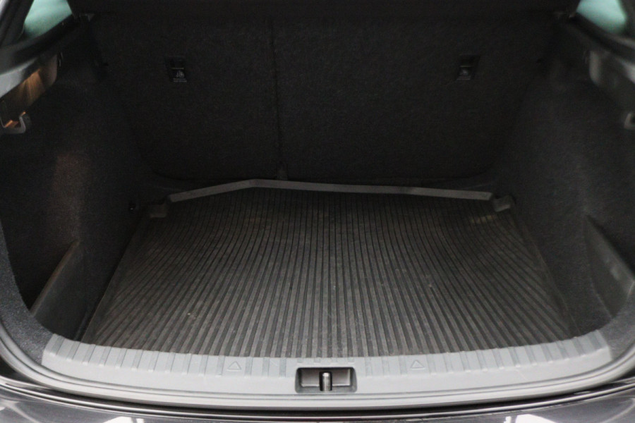 Škoda SCALA 1.0 TSI DSG Sport Business Panoramadak, Camera, ACC, Apple Carplay, Gebarenbesturing, LED, 17''