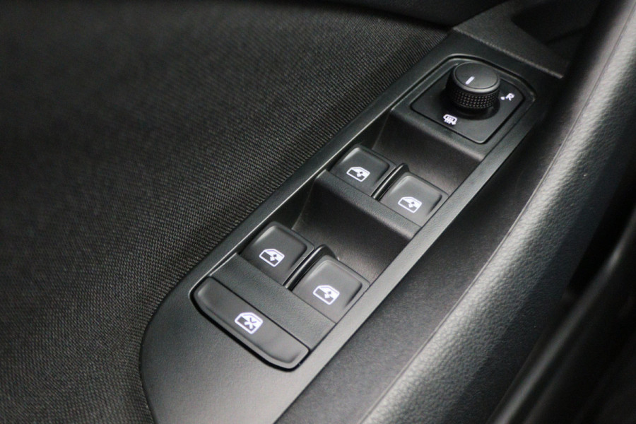 Škoda SCALA 1.0 TSI DSG Sport Business Panoramadak, Camera, ACC, Apple Carplay, Gebarenbesturing, LED, 17''