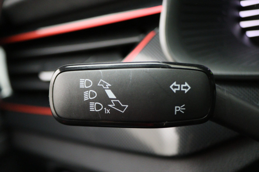 Škoda SCALA 1.0 TSI DSG Sport Business Panoramadak, Camera, ACC, Apple Carplay, Gebarenbesturing, LED, 17''