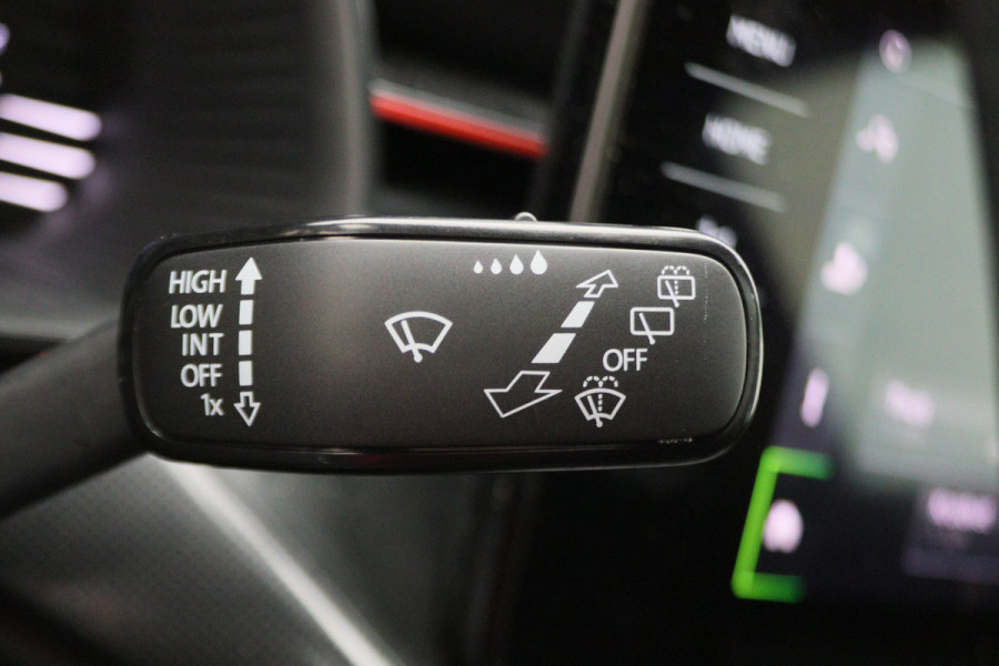 Škoda SCALA 1.0 TSI DSG Sport Business Panoramadak, Camera, ACC, Apple Carplay, Gebarenbesturing, LED, 17''