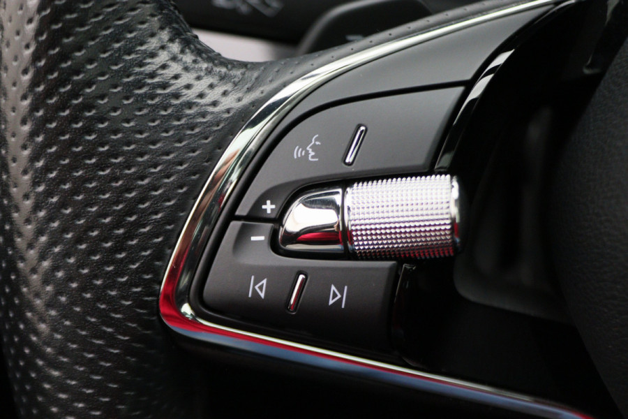 Škoda SCALA 1.0 TSI DSG Sport Business Panoramadak, Camera, ACC, Apple Carplay, Gebarenbesturing, LED, 17''