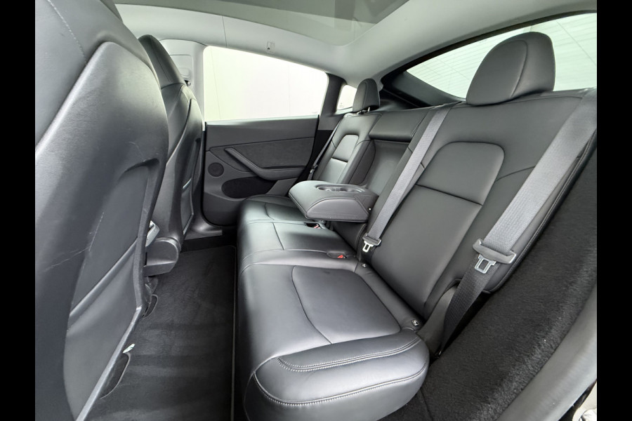 Tesla Model Y Performance 535pk AWD 75kWh SOH 95% Warmtepomp Panoramadak Navi Ecc Leder Lmv 21" Keyless Led Elek.Achterklep Memory Stoel+Stuurverwarming AMD-Ryzen­™-Processor 1e Eigenaar Origineel Nederlandse Auto Fabrieksgarantie tot 14-12-2027 Batterij en Motorgarantie tot 14-12-2031/192.000km