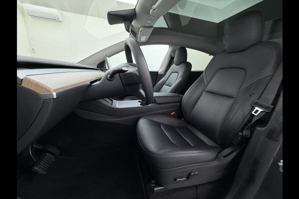 Tesla Model Y 514pk Long Range AWD 75kWh SOH 92% Matrix-Led Lmv 20" Warmtepomp Leer Navi Ecc Premium Audio Stoel+Stuurverwarming Autopilot 3.0 Memory Matrix Led Intel Atom® Processor Homelink 5 Achterbank verwarmd 4WD 1.600KG Trekvermogen tot 210kw DC laden € 75.000 nieuw!