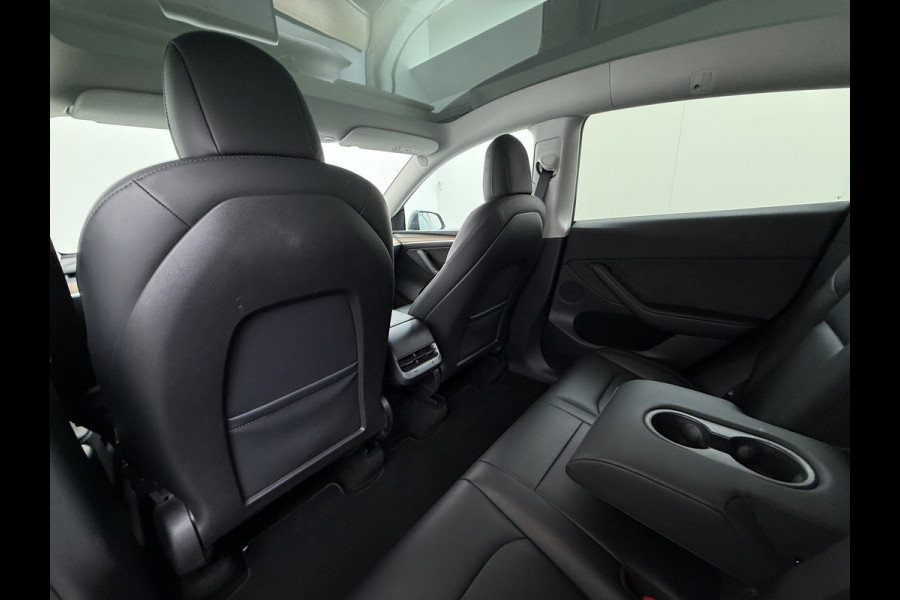 Tesla Model Y 514pk Long Range AWD 75kWh SOH 92% Matrix-Led Lmv 20" Warmtepomp Leer Navi Ecc Premium Audio Stoel+Stuurverwarming Autopilot 3.0 Memory Matrix Led Intel Atom® Processor Homelink 5 Achterbank verwarmd 4WD 1.600KG Trekvermogen tot 210kw DC laden € 75.000 nieuw!