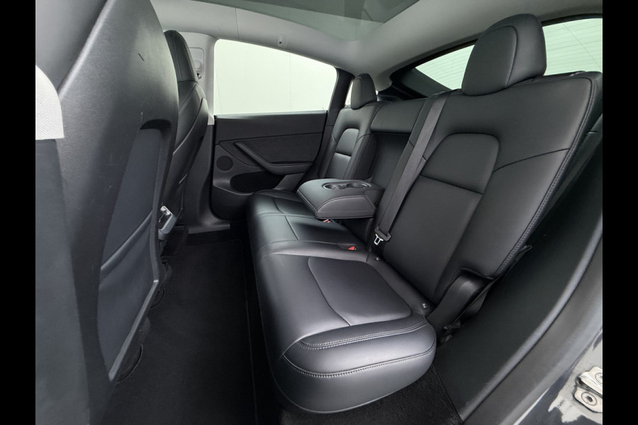Tesla Model Y 514pk Long Range AWD 75kWh SOH 92% Matrix-Led Lmv 20" Warmtepomp Leer Navi Ecc Premium Audio Stoel+Stuurverwarming Autopilot 3.0 Memory Matrix Led Intel Atom® Processor Homelink 5 Achterbank verwarmd 4WD 1.600KG Trekvermogen tot 210kw DC laden € 75.000 nieuw!