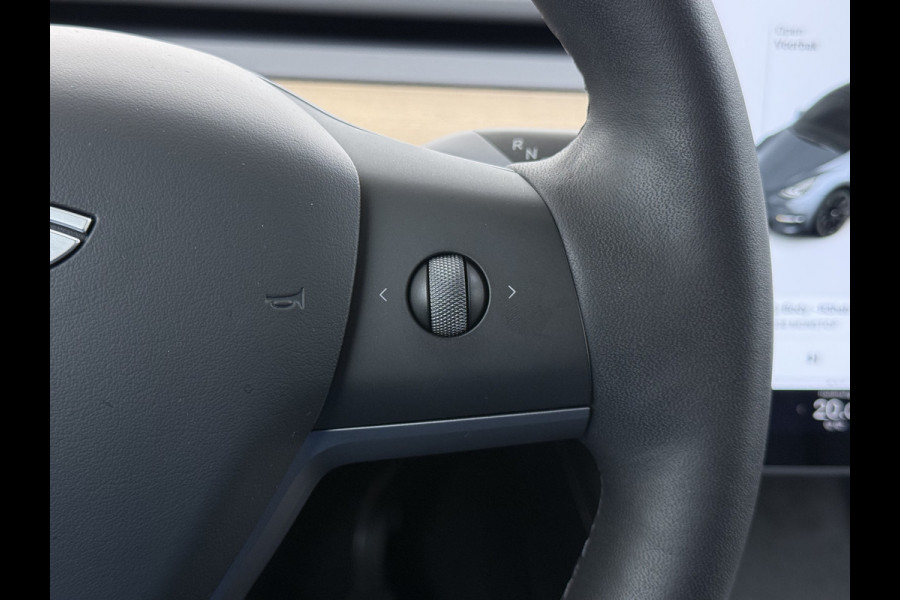 Tesla Model Y 514pk Long Range AWD 75kWh SOH 92% Matrix-Led Lmv 20" Warmtepomp Leer Navi Ecc Premium Audio Stoel+Stuurverwarming Autopilot 3.0 Memory Matrix Led Intel Atom® Processor Homelink 5 Achterbank verwarmd 4WD 1.600KG Trekvermogen tot 210kw DC laden € 75.000 nieuw!