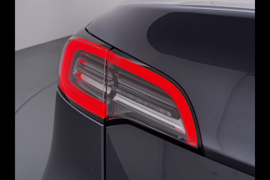 Tesla Model Y 514pk Long Range AWD 75kWh SOH 92% Matrix-Led Lmv 20" Warmtepomp Leer Navi Ecc Premium Audio Stoel+Stuurverwarming Autopilot 3.0 Memory Matrix Led Intel Atom® Processor Homelink 5 Achterbank verwarmd 4WD 1.600KG Trekvermogen tot 210kw DC laden € 75.000 nieuw!