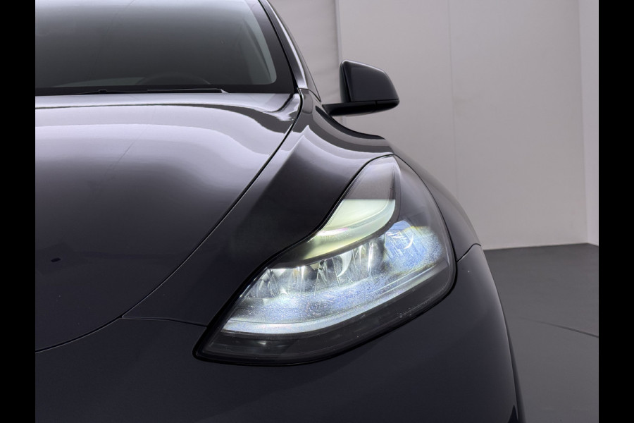 Tesla Model Y 514pk Long Range AWD 75kWh SOH 92% Matrix-Led Lmv 20" Warmtepomp Leer Navi Ecc Premium Audio Stoel+Stuurverwarming Autopilot 3.0 Memory Matrix Led Intel Atom® Processor Homelink 5 Achterbank verwarmd 4WD 1.600KG Trekvermogen tot 210kw DC laden € 75.000 nieuw!