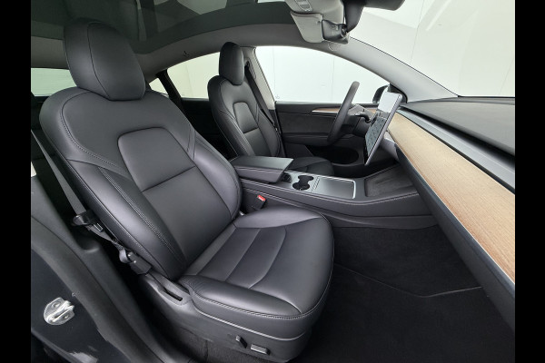 Tesla Model Y 514pk Long Range AWD 75kWh SOH 92% Matrix-Led Lmv 20" Warmtepomp Leer Navi Ecc Premium Audio Stoel+Stuurverwarming Autopilot 3.0 Memory Matrix Led Intel Atom® Processor Homelink 5 Achterbank verwarmd 4WD 1.600KG Trekvermogen tot 210kw DC laden € 75.000 nieuw!