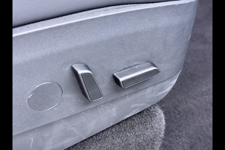 Tesla Model Y 514pk Long Range AWD 75kWh SOH 92% Matrix-Led Lmv 20" Warmtepomp Leer Navi Ecc Premium Audio Stoel+Stuurverwarming Autopilot 3.0 Memory Matrix Led Intel Atom® Processor Homelink 5 Achterbank verwarmd 4WD 1.600KG Trekvermogen tot 210kw DC laden € 75.000 nieuw!