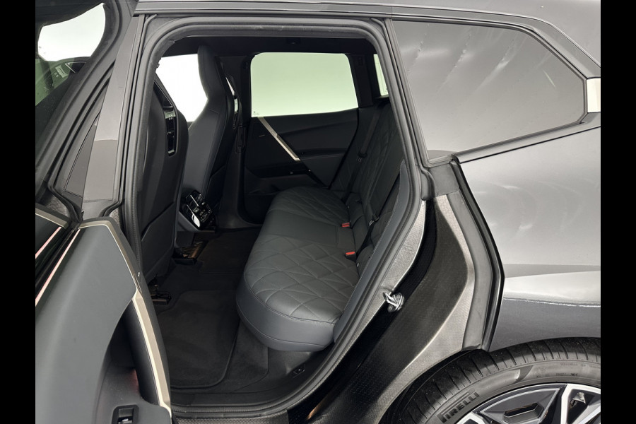 BMW iX xDrive40 High Executive 77 kWh [ 3-Fase ] (INCL-BTW) Aut. *PANO | HEAD-UP | HARMAN/KARDON-SURROUND | SOFT-CLOSE | DAB+ | DIGI-COCKPIT | HEATED-COMFORTSEATS | LASER-LED | CARPLAY | TOWBAR | AMBIENT-LIGHT | TOPVIEW | MEMORY-