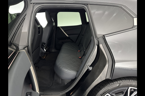 BMW iX xDrive40 High Executive 77 kWh [ 3-Fase ] (INCL-BTW) Aut. *PANO | HEAD-UP | HARMAN/KARDON-SURROUND | SOFT-CLOSE | DAB+ | DIGI-COCKPIT | HEATED-COMFORTSEATS | LASER-LED | CARPLAY | TOWBAR | AMBIENT-LIGHT | TOPVIEW | MEMORY-