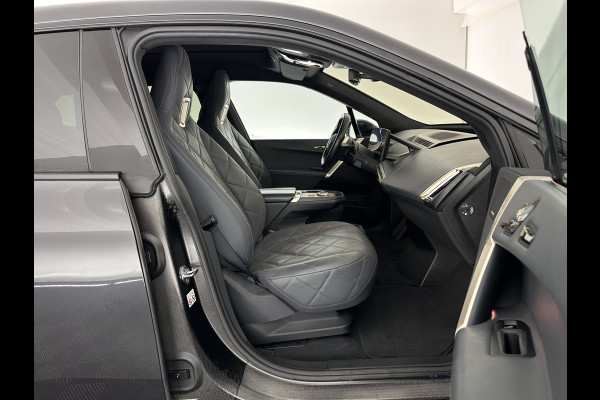 BMW iX xDrive40 High Executive 77 kWh [ 3-Fase ] (INCL-BTW) Aut. *PANO | HEAD-UP | HARMAN/KARDON-SURROUND | SOFT-CLOSE | DAB+ | DIGI-COCKPIT | HEATED-COMFORTSEATS | LASER-LED | CARPLAY | TOWBAR | AMBIENT-LIGHT | TOPVIEW | MEMORY-