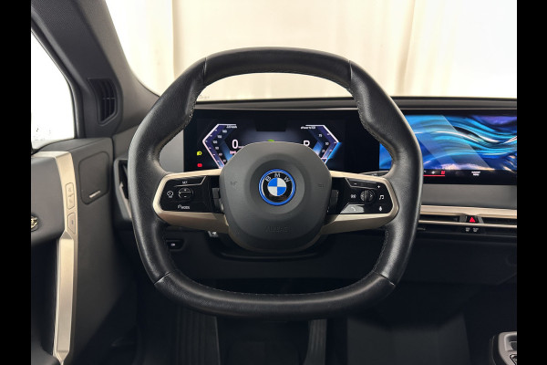 BMW iX xDrive40 High Executive 77 kWh [ 3-Fase ] (INCL-BTW) Aut. *PANO | HEAD-UP | HARMAN/KARDON-SURROUND | SOFT-CLOSE | DAB+ | DIGI-COCKPIT | HEATED-COMFORTSEATS | LASER-LED | CARPLAY | TOWBAR | AMBIENT-LIGHT | TOPVIEW | MEMORY-