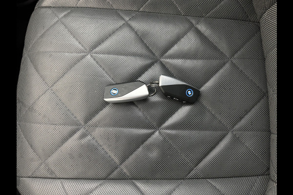 BMW iX xDrive40 High Executive 77 kWh [ 3-Fase ] (INCL-BTW) Aut. *PANO | HEAD-UP | HARMAN/KARDON-SURROUND | SOFT-CLOSE | DAB+ | DIGI-COCKPIT | HEATED-COMFORTSEATS | LASER-LED | CARPLAY | TOWBAR | AMBIENT-LIGHT | TOPVIEW | MEMORY-