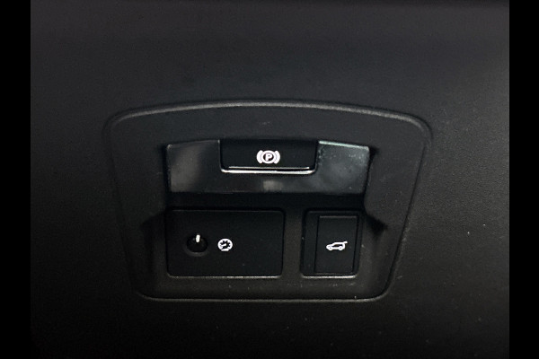 Land Rover Range Rover Velar 3.0 V6 AWD R-Dynamic HSE(Dealer OnderH, Panorama, Trekhaak, Carplay, Camera, StoelV, Cruise Con, Etc)