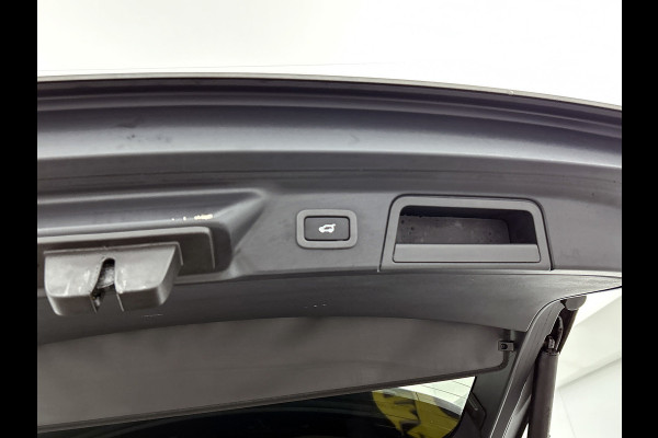 Land Rover Range Rover Velar 3.0 V6 AWD R-Dynamic HSE(Dealer OnderH, Panorama, Trekhaak, Carplay, Camera, StoelV, Cruise Con, Etc)