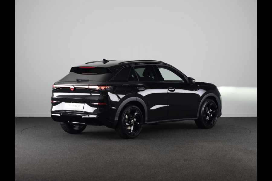 Volkswagen T-Roc R-Line First Edition 1.5 eTSI 110 kW / 150 PK SUV | Interieur Pakket leder 'Varenna' | Black Style Pakket | Panoramaschuif-kanteldak | Trekhaak | Koplampverlichting matrix-led (IQ.LIGHT) | Assistance Pakket | Elek. achterklep