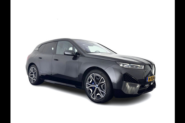 BMW iX xDrive40 High Executive 77 kWh [ 3-Fase ] (INCL-BTW) Aut. *PANO | HEAD-UP | HARMAN/KARDON-SURROUND | SOFT-CLOSE | DAB+ | DIGI-COCKPIT | HEATED-COMFORTSEATS | LASER-LED | CARPLAY | TOWBAR | AMBIENT-LIGHT | TOPVIEW | MEMORY-