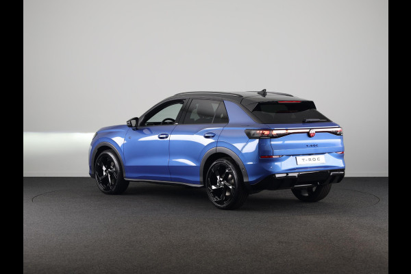 Volkswagen T-Roc R-Line First Edition 1.5 eTSI 110 kW / 150 PK SUV | Panoramaschuif-kanteldak | Assistance Pakket | Trekhaak | Black Style Pakket | Koplampverlichting matrix-led (IQ.LIGHT) | Elek. achterklep | Zwart dak